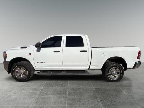 2022 RAM 2500 Tradesman Crew Cab 4x4 6'4' Box