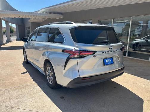 2021 Toyota Sienna LE