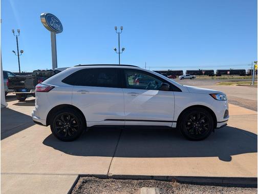 2022 Ford Edge SE