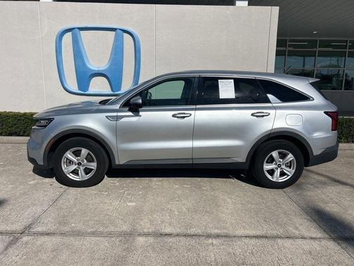 2022 Kia Sorento LX