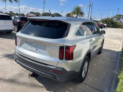 2022 Kia Sorento LX