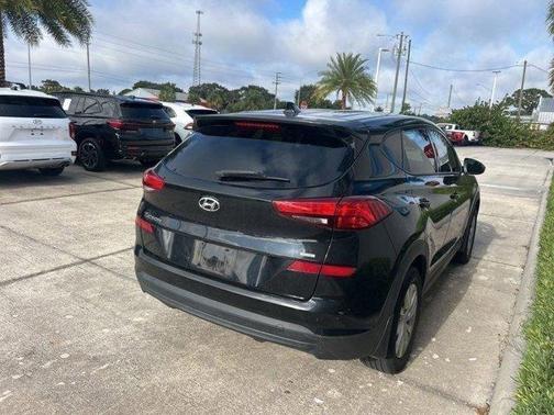 2021 Hyundai TUCSON SE