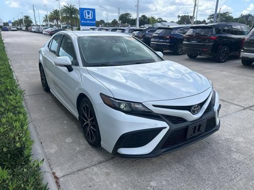 2022 Toyota Camry SE
