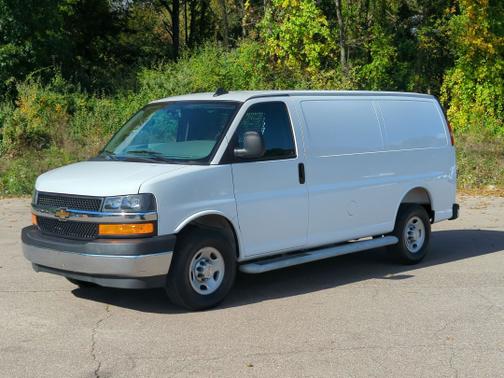 Summit White 2025 Chevrolet Express 2500 WT