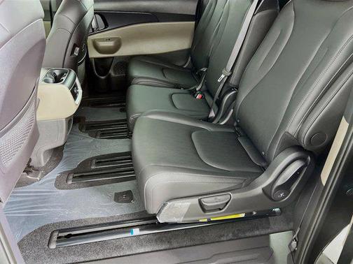 Aurora Black Pearl 2026 Kia Carnival LXS