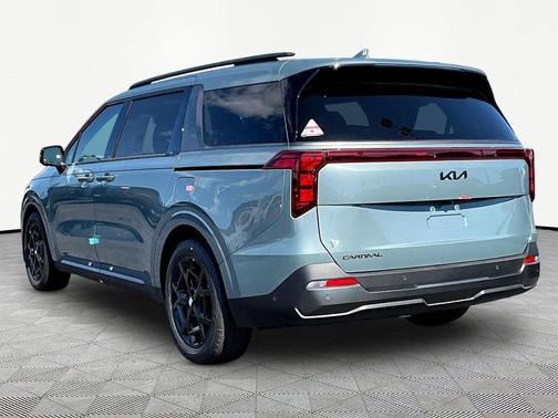 Iceberg Green 2027 Kia Carnival SX