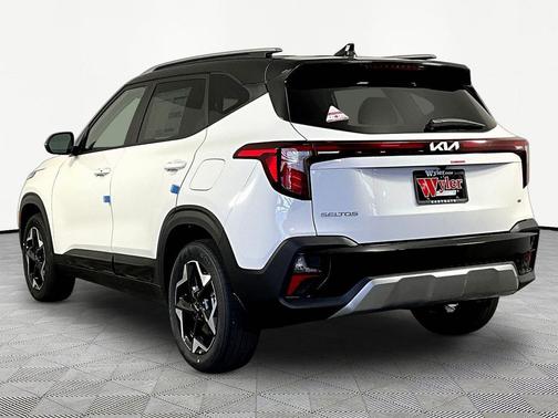Clear White/Black Roof 2026 Kia Seltos S