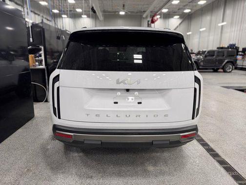 Glacial White Pearl 2027 Kia Telluride S