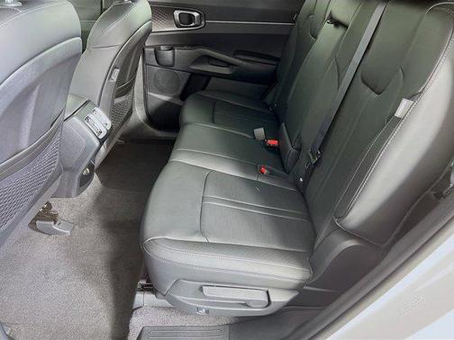 Glacial White Pearl 2026 Kia Sorento EX