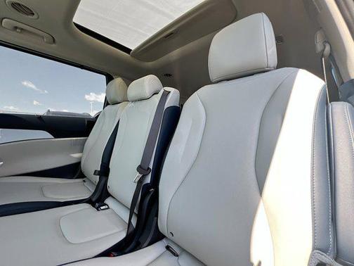 Ivory Silver 2026 Kia Carnival SX
