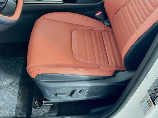 Snow White Pearl 2026 Kia Sportage Hybrid SX-Prestige