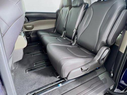 Deep Chroma Blue 2026 Kia Carnival LXS