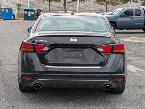 2021 Nissan Altima SR FWD