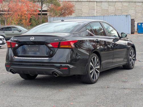 2021 Nissan Altima SR FWD