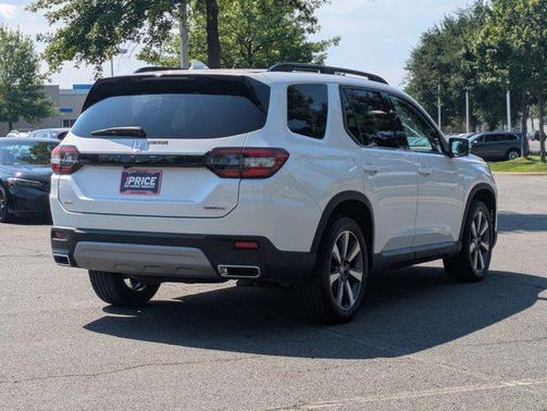 2024 Honda Pilot Touring 8-Passenger