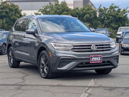 Platinum Gray Metallic 2023 Volkswagen Tiguan 2.0T SE