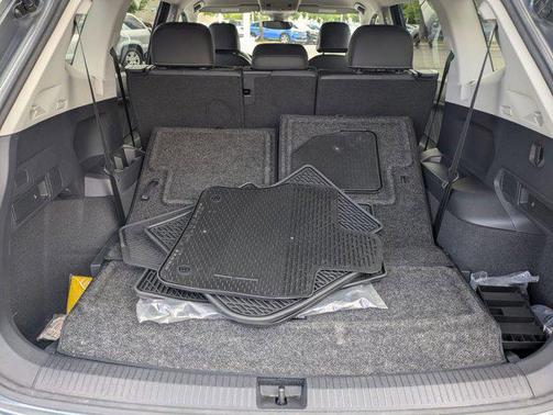 Platinum Gray Metallic 2023 Volkswagen Tiguan 2.0T SE