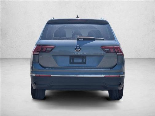 Platinum Gray Metallic 2023 Volkswagen Tiguan 2.0T SE