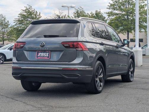 Platinum Gray Metallic 2023 Volkswagen Tiguan 2.0T SE