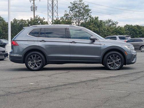 Platinum Gray Metallic 2023 Volkswagen Tiguan 2.0T SE