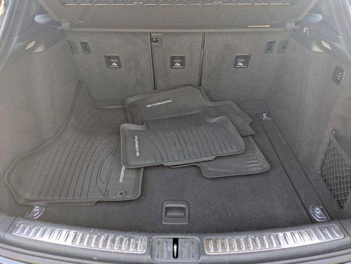 Volcano Grey Metallic 2017 Porsche Macan Macan GTS