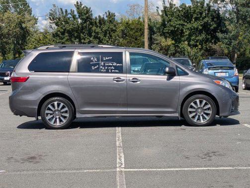 2018 Toyota Sienna XLE