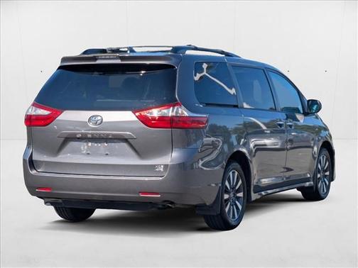 2018 Toyota Sienna XLE