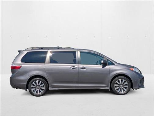 2018 Toyota Sienna XLE