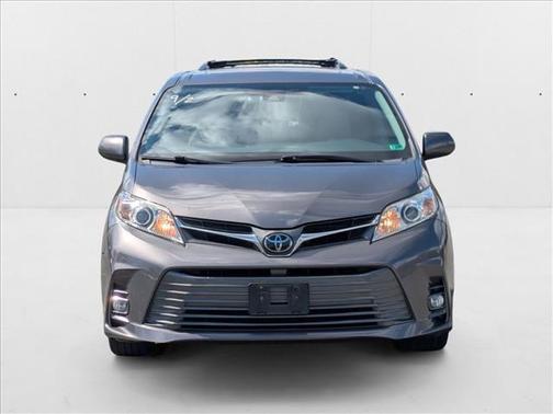 2018 Toyota Sienna XLE