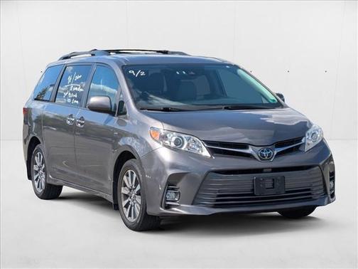 2018 Toyota Sienna XLE