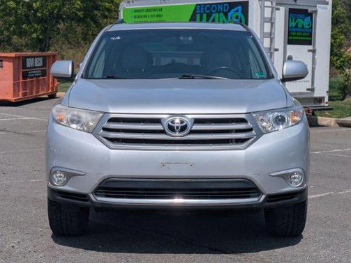 Classic Silver Metallic 2012 Toyota Highlander SE
