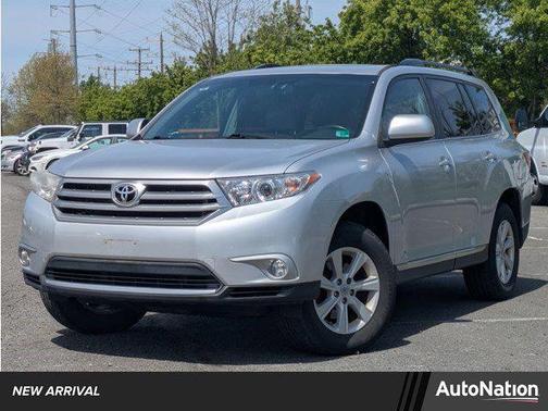 Classic Silver Metallic 2012 Toyota Highlander SE