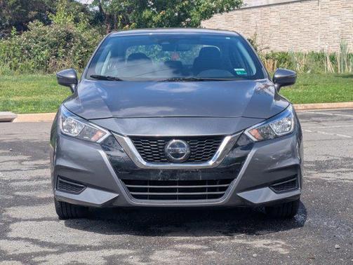 Gun Metallic 2020 Nissan Versa 1.6 SV