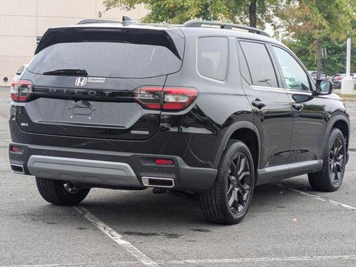 2025 Honda Pilot Touring 8-Passenger