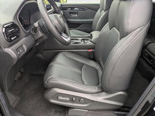 2025 Honda Pilot Touring 8-Passenger