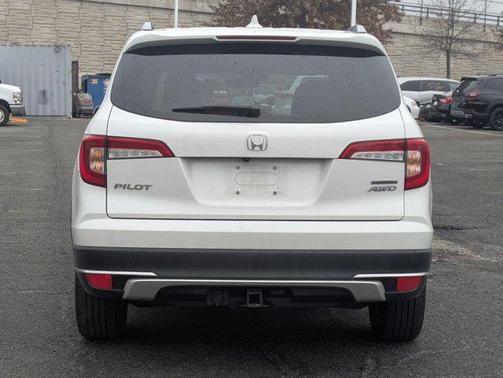 2022 Honda Pilot Touring 8-Passenger