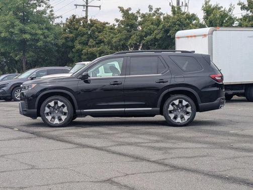 Crystal Black Pearl 2026 Honda Pilot Touring 8-Passenger