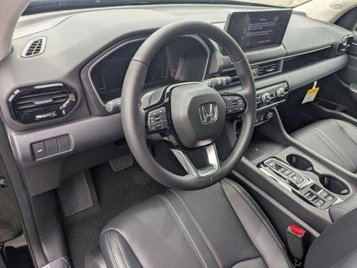 Crystal Black Pearl 2026 Honda Pilot Touring 8-Passenger