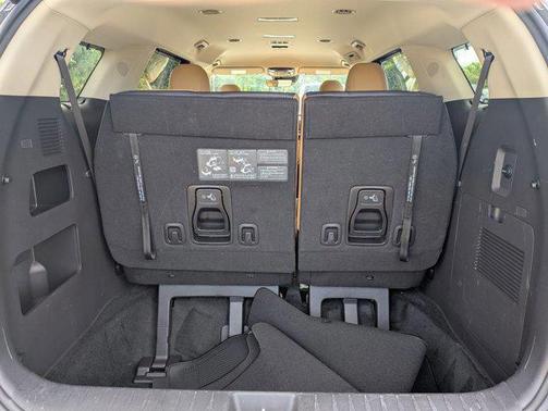 Aurora Black Pearl 2024 Kia Carnival EX