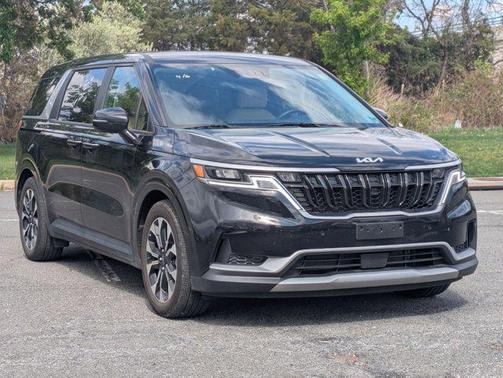 Aurora Black Pearl 2024 Kia Carnival EX