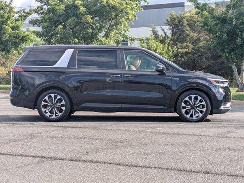 Aurora Black Pearl 2024 Kia Carnival EX