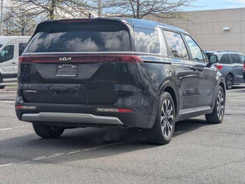 Aurora Black Pearl 2024 Kia Carnival EX