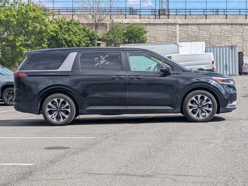 Aurora Black Pearl 2024 Kia Carnival EX