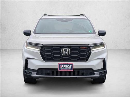 Platinum White Pearl 2025 Honda Pilot TrailSport