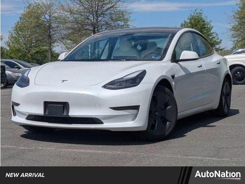 Pearl White Multi-Coat 2023 Tesla Model 3 Standard Range