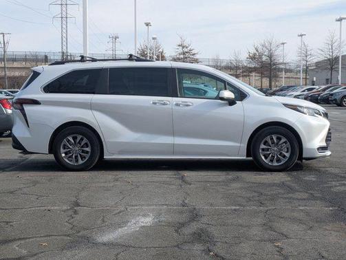 2023 Toyota Sienna XLE