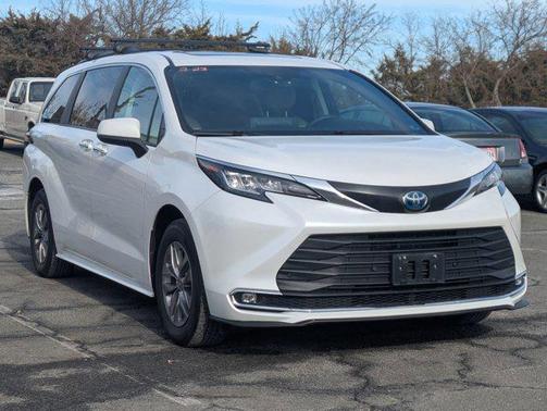 2023 Toyota Sienna XLE