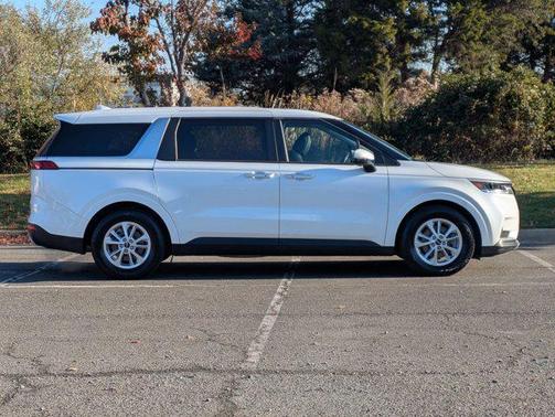 2022 Kia Carnival LXS