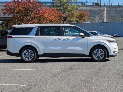 2022 Kia Carnival LXS