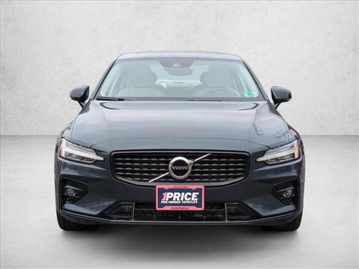 2022 Volvo S60 T5 Momentum